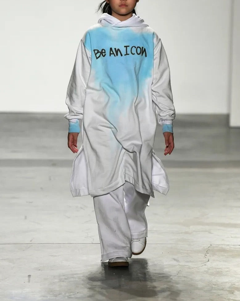 BE AN ICON sweater