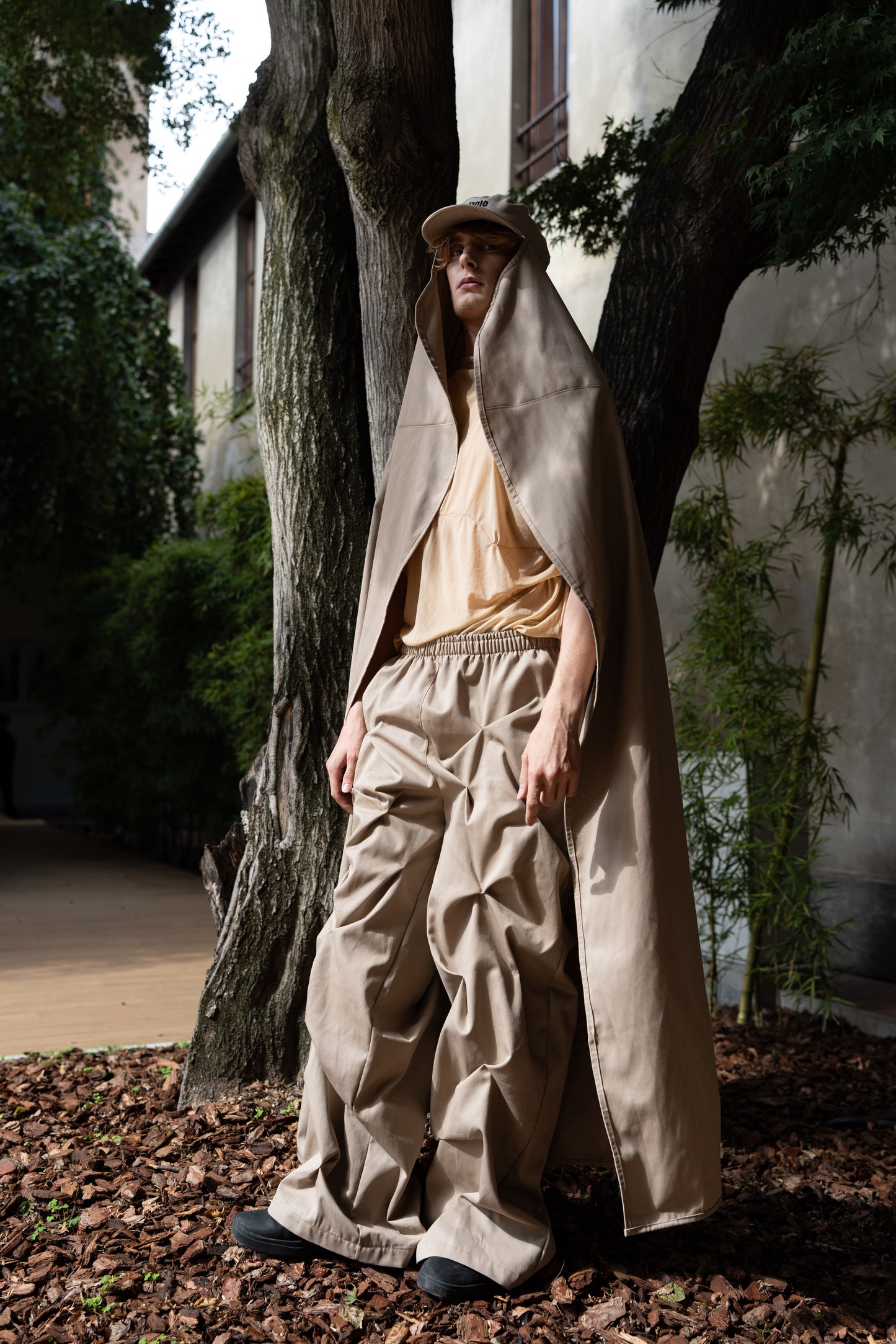 Wrinkled sand pants