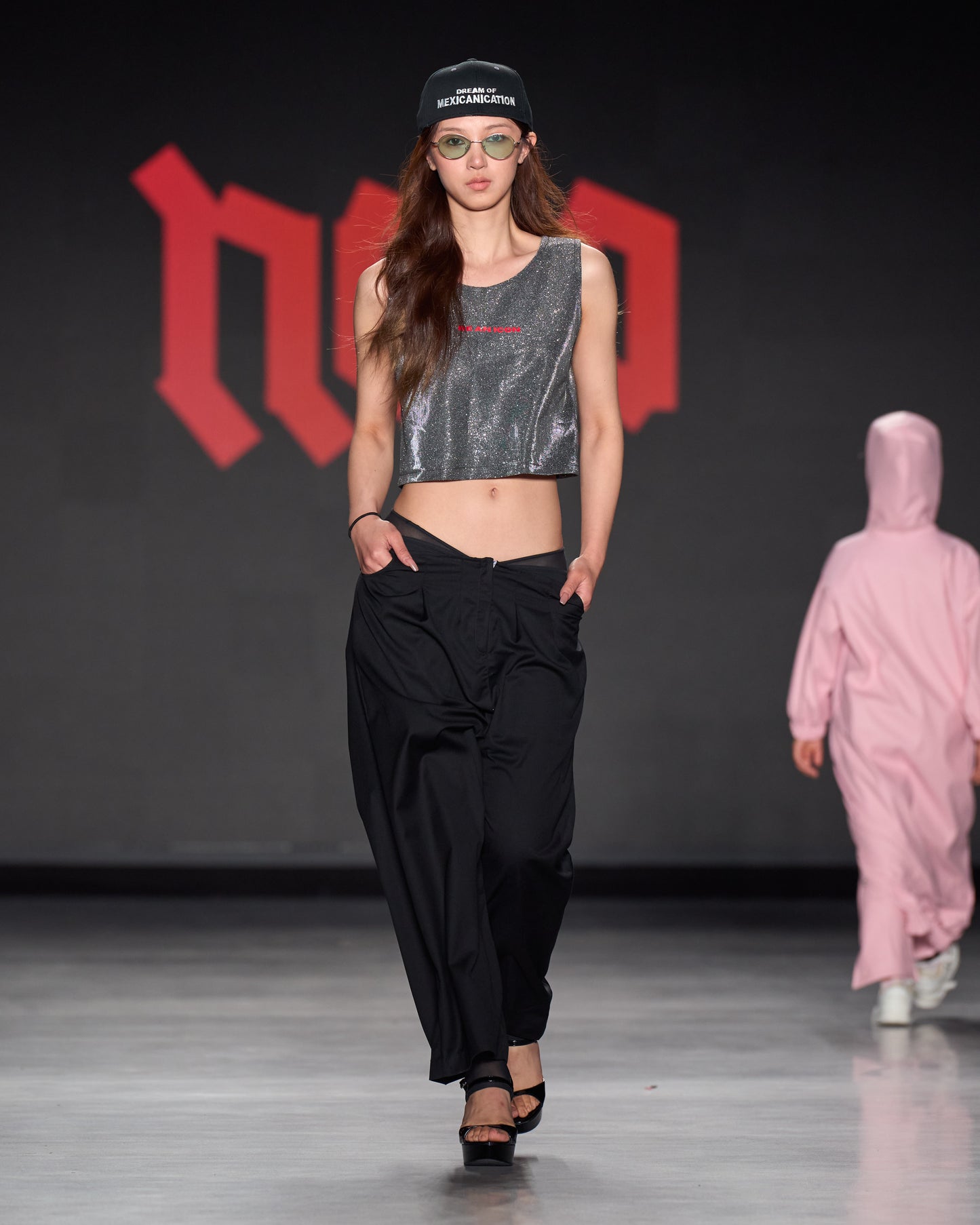 Silver top Be an icon