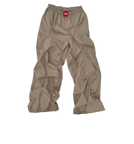 Wrinkled sand pants